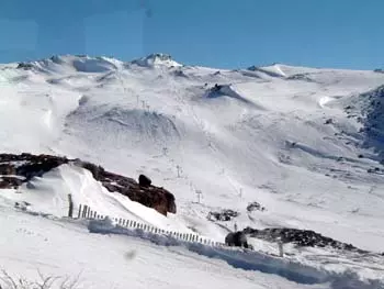 Pista azul con tramos rojos en Caviahue